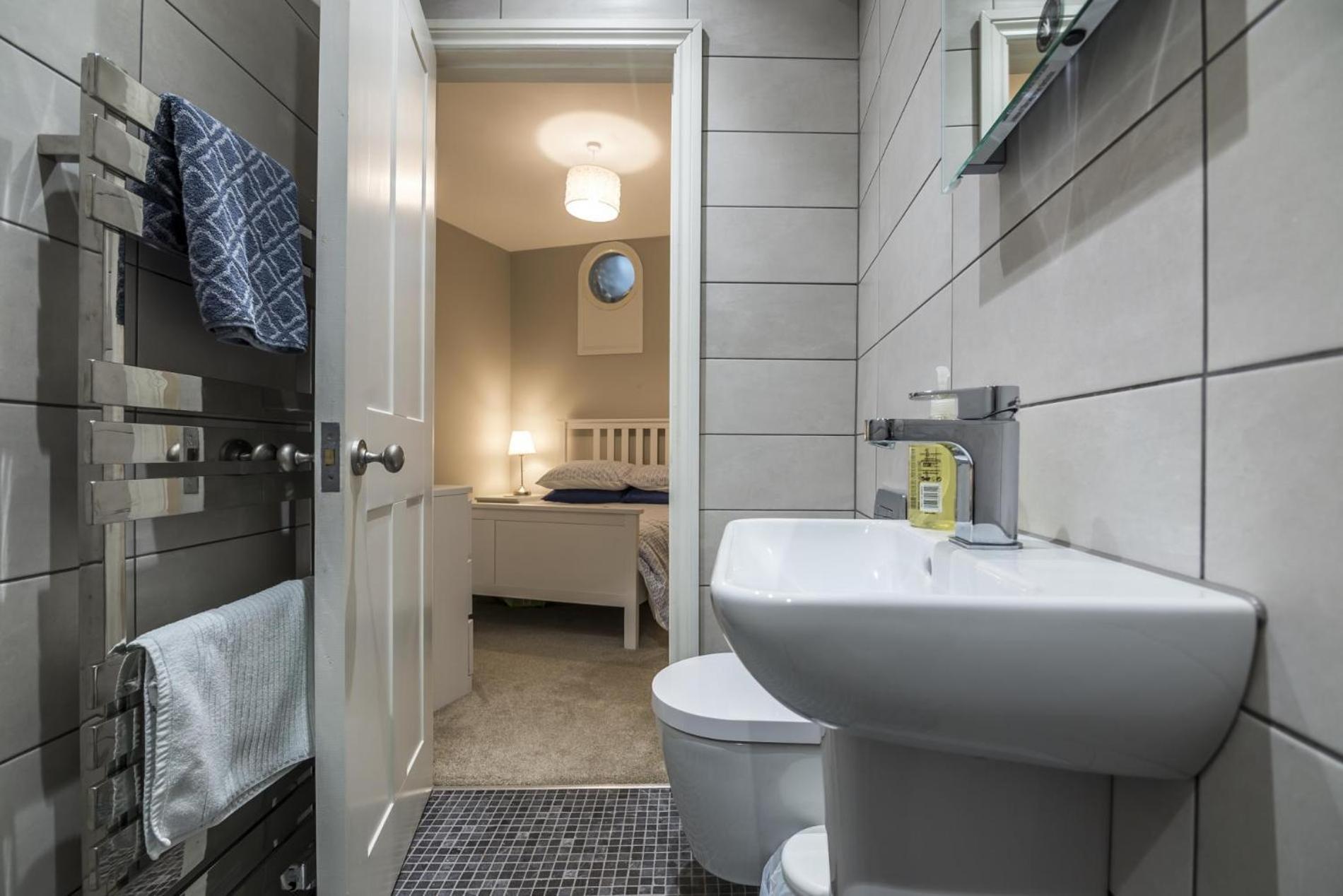 Sea Legs - 2 Bedroom Apartment - Tenby Exteriér fotografie